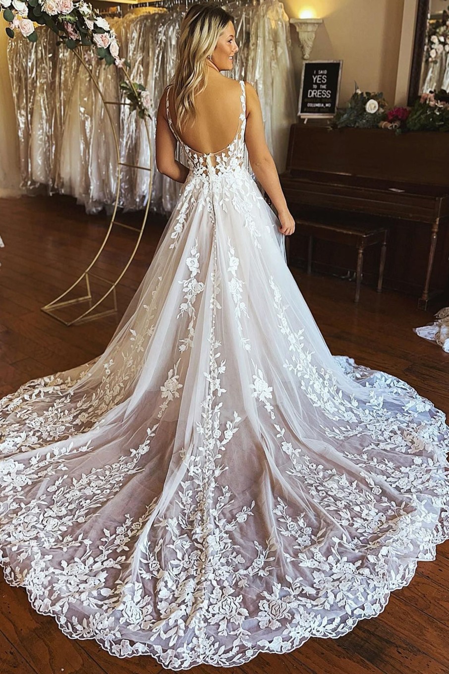 Wedding Dresses HELLYMOON | A-Line V-Neck Backless Long Lace Wedding Dress Ivory