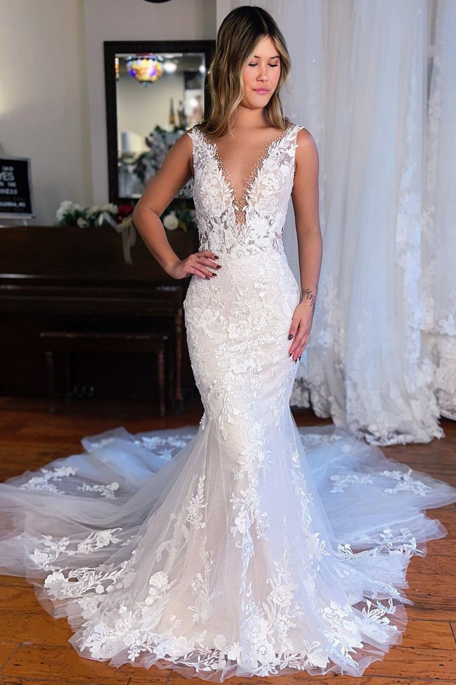 Wedding Dresses HELLYMOON | V-Neck Mermaid Long Lace Wedding Dress White