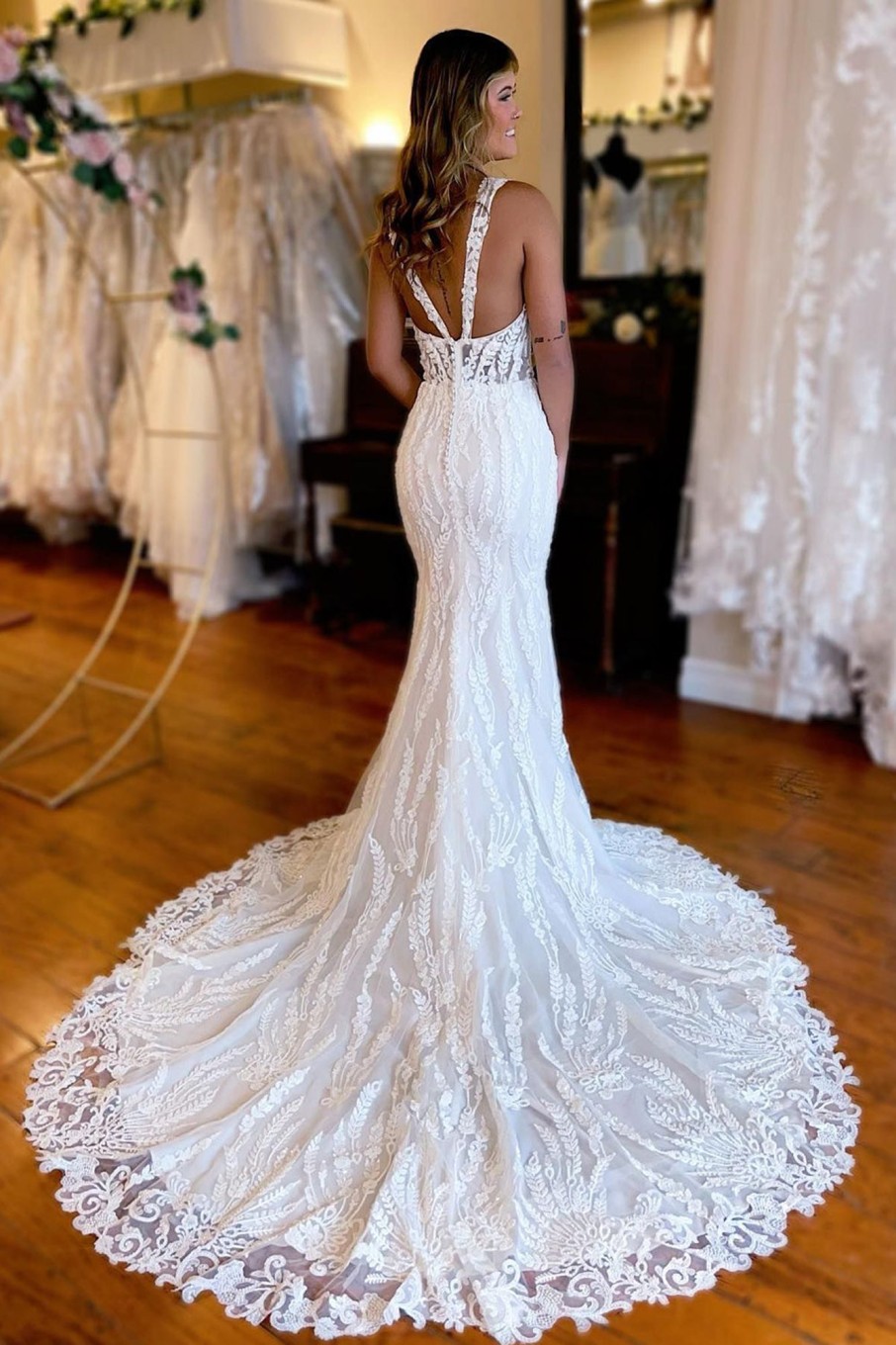 Wedding Dresses HELLYMOON | V-Neck Sheath Long Lace Wedding Dress With Slit White