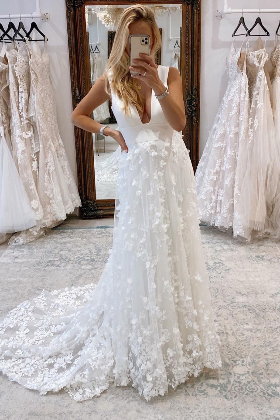 Wedding Dresses HELLYMOON | Deep V-Neck Backless Long Wedding Dress With Appliques White