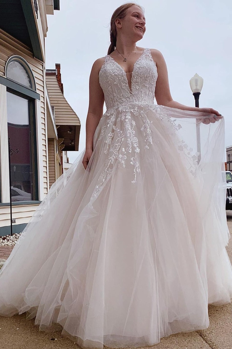 Wedding Dresses HELLYMOON | A-Line Tulle Sparkly Sequins Long Plus Size Wedding Dress With Appliques White